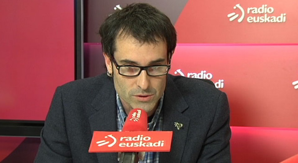 Julen Arzuaga EH Bilduko legebiltzarkidea, gaur Radio Euskadin. EITB