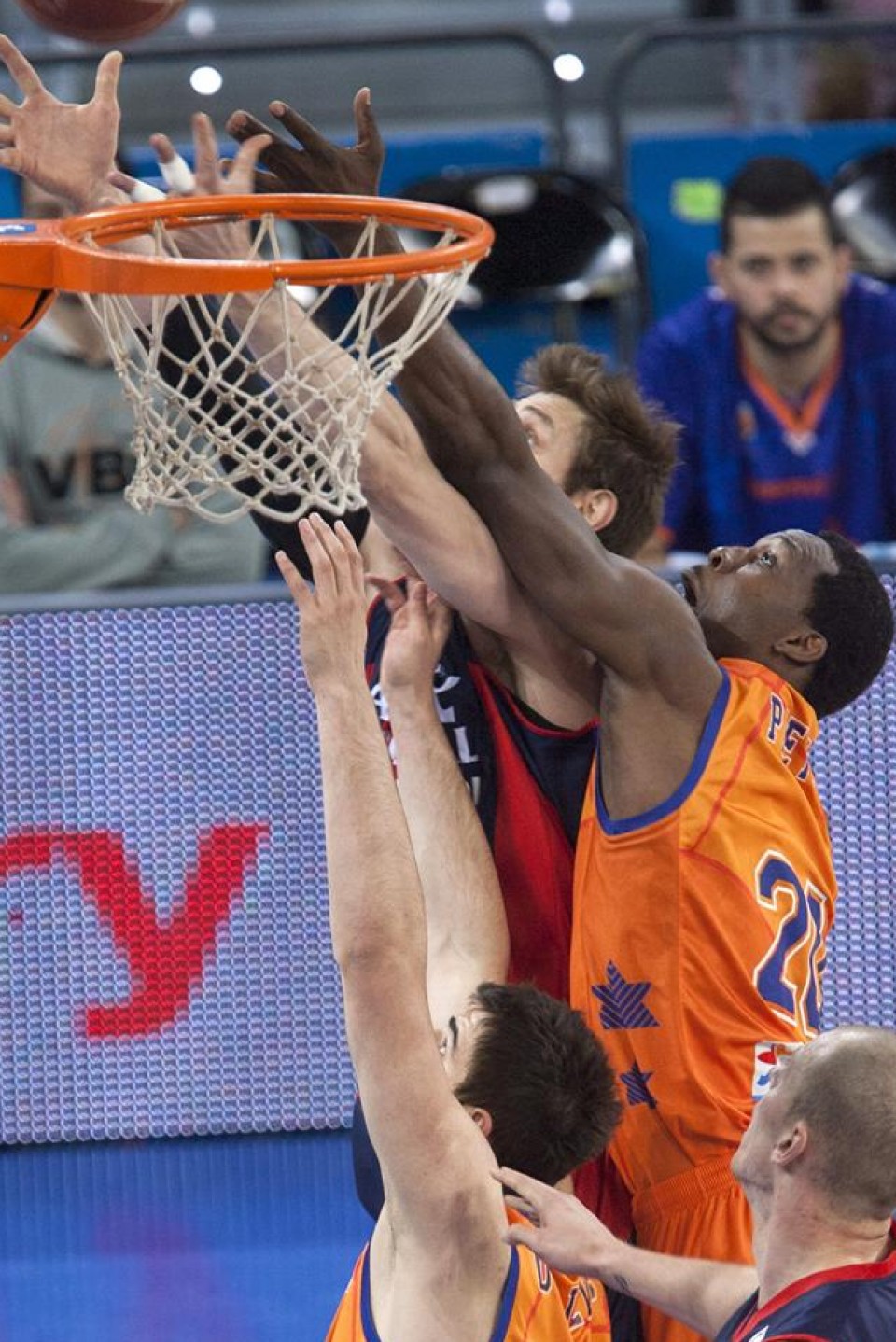 Baskonia-Valencia Basket (79-74). Foto: EFE