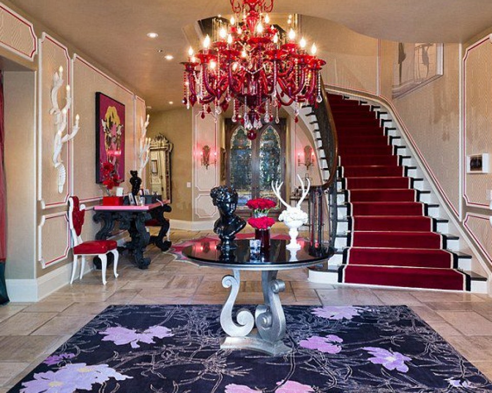 Christina Aguilerak etxea salgai jarri du. Argazkia: @513doheny.com