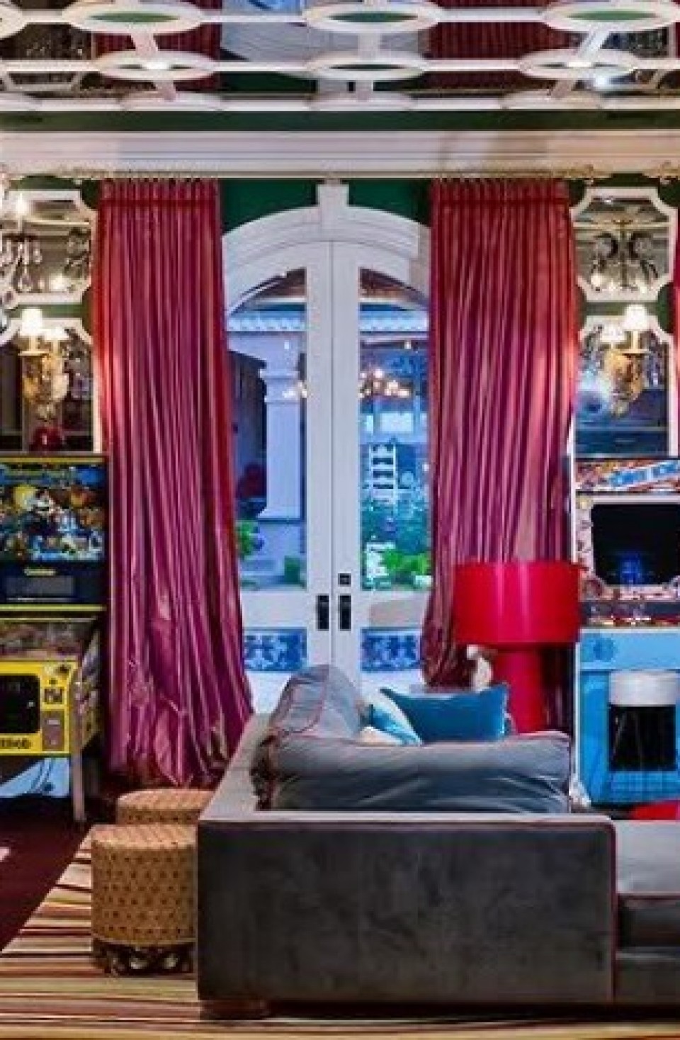 Christina Aguilerak etxea salgai jarri du. Argazkia: @513doheny.com