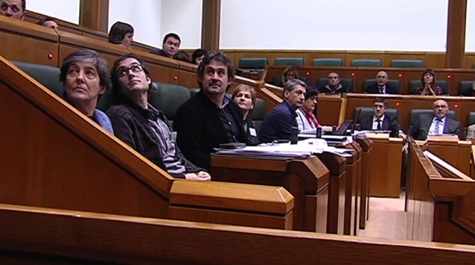 Parlamentarios de EH Bildu, durante una sesión del Parlamento. Foto: EiTB.