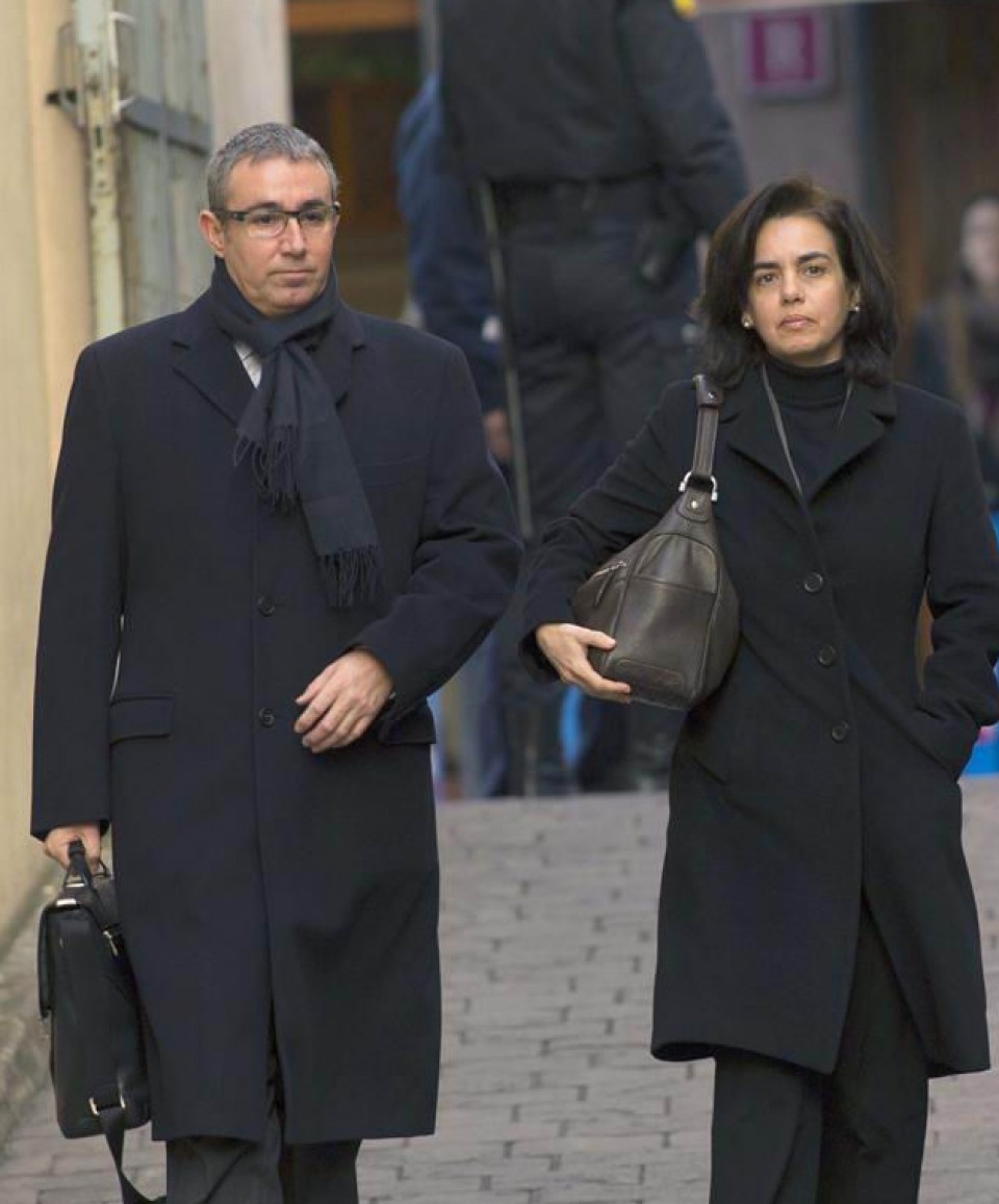 Diego Torres y su mujer a su llegada a los juzgados. Foto: EFE