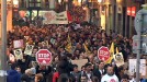 Cientos de personas se manifiestan contra los desahucios en Bilbao