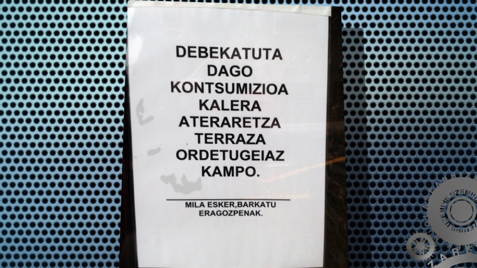 Iñaki Zapirain gure lankideak Donostiako taberna batean ikusi zuen kartel hau