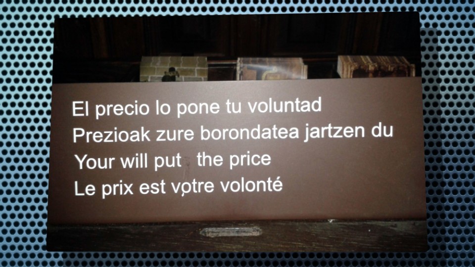 Idoia Iriondok Iruñeko eliza batean aurkitutako oharra