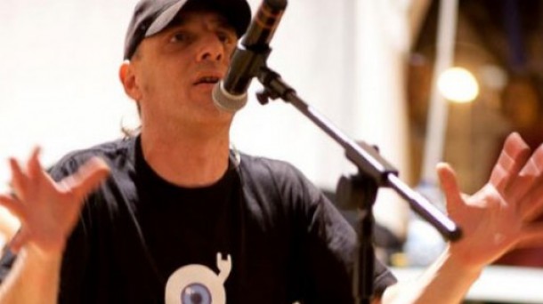 Hablamos con Ibon Casas sobre la versión 'Apaga la luz y verás'