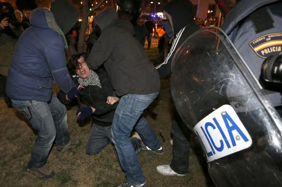 Manifestari bat atxilotuta, Madrilen. EFE