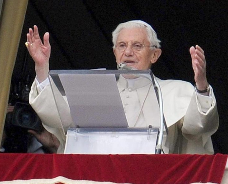 Benedicto XVI aita santua. EFE.