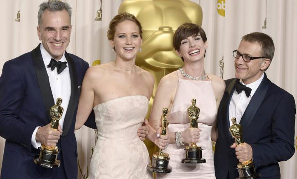 Saria jaso duten aktoreak. Argazkia: EFE