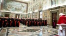 Benedicto XVI se despide de los cardenales 