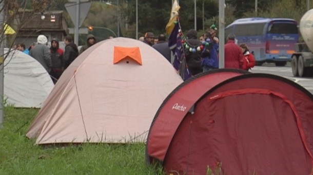 Cementos Lemonako langileek hilabeteak daramatzate protestan