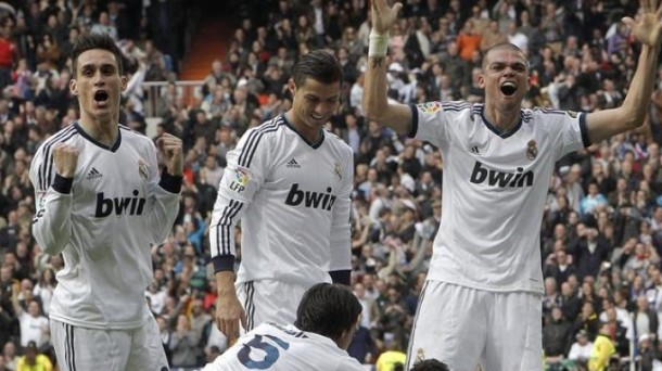 Jugadores del Real Madrid celebran el gol de la victoria. Efe.