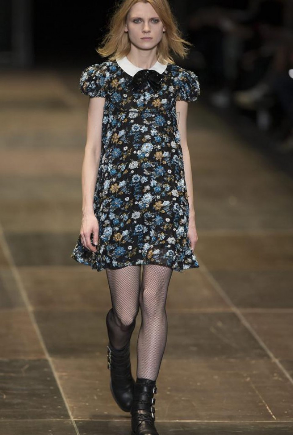 2013-2014ko udazken-negurako proposamenak aurkeztu ditu Saint Laurent etxeak Parisen. Argazkia: EFE