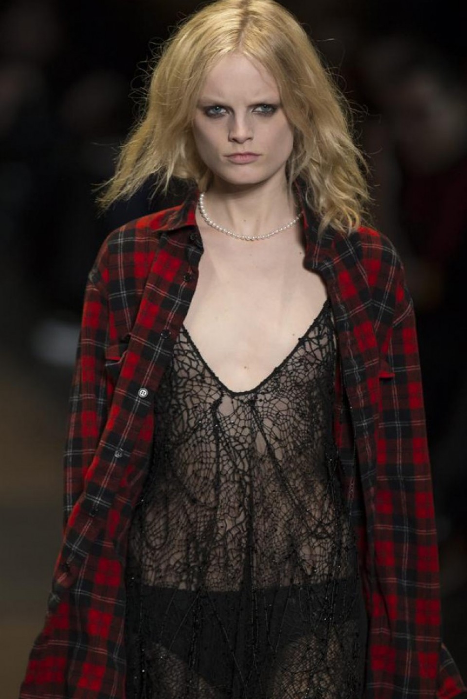 Pariseko modaren asteko desfileko irudietako bat. Argazkia: EFE