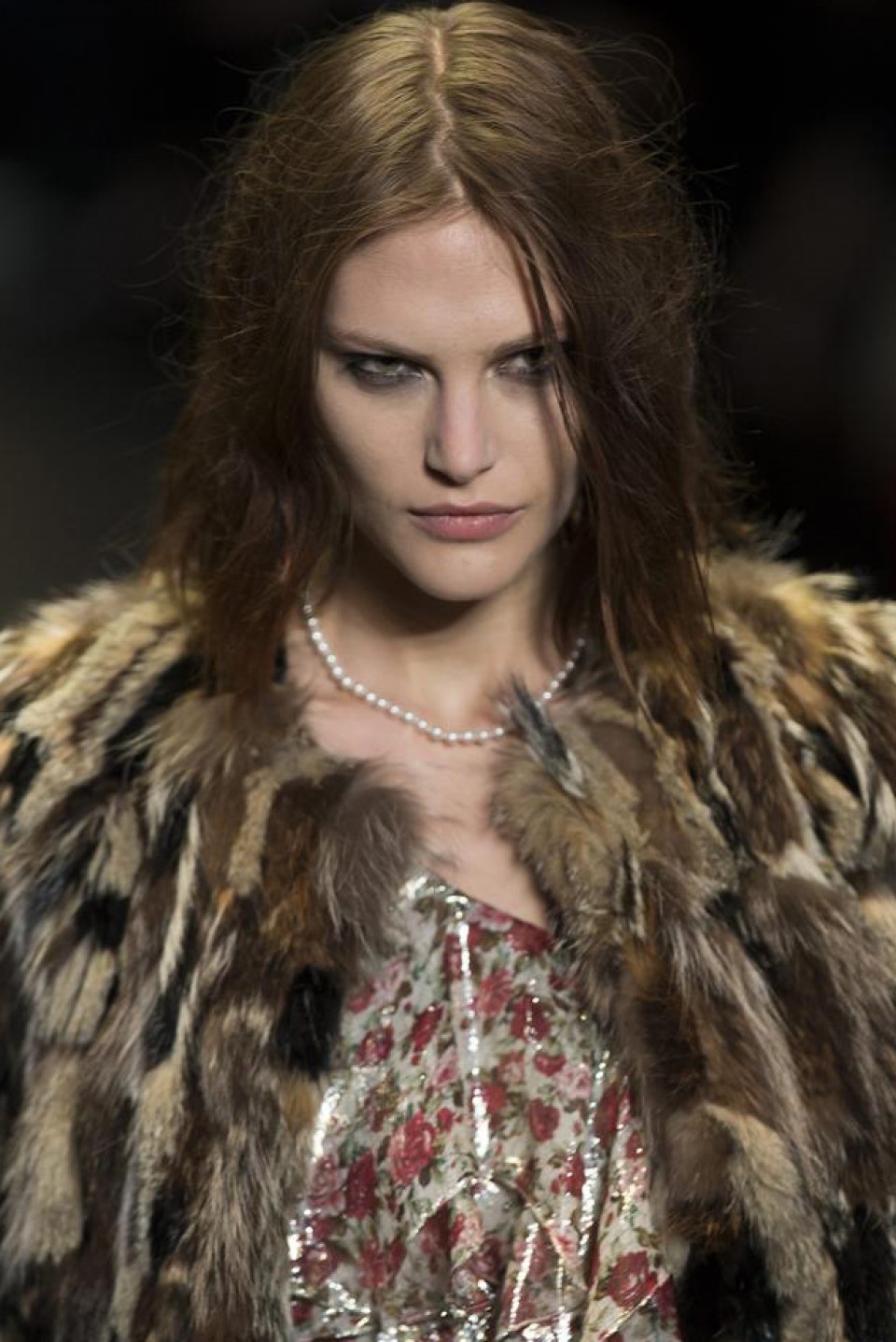 2013-2014ko udazken-negurako proposamenak aurkeztu ditu Saint Laurent etxeak Parisen. Argazkia: EFE