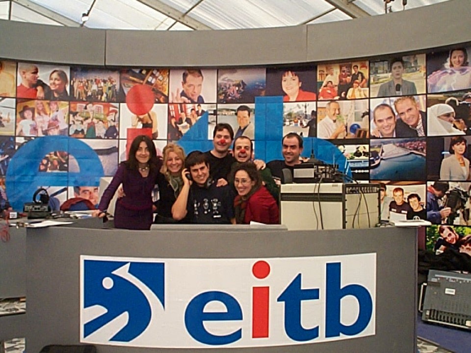 Emisión de Radio Euskadi desde La Feria del libro y el Disco vasco de Durango.