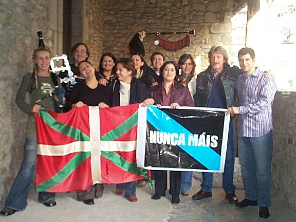 Radio Euskadi se une a la iniciativa 'Nunca Mais' debido al hundimiento del Prestige, en marzo del 2003.