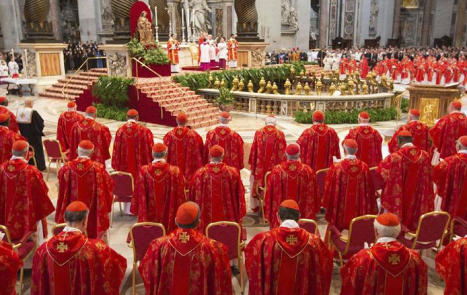 Los 115 cardenales electores participan en la misa previa al cónclave