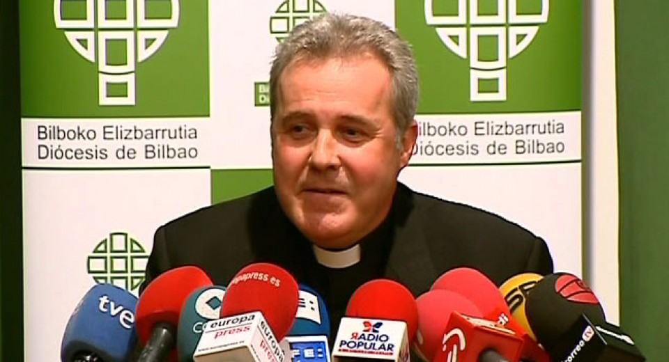 El obispo de Bilbao, Mario Iceta, en rueda de prensa. Foto: EITB