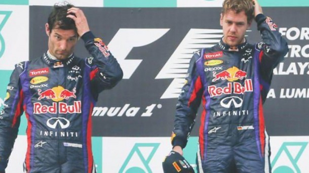 Las caras de Webber y Vettel en el podium lo decían todo. Efe.