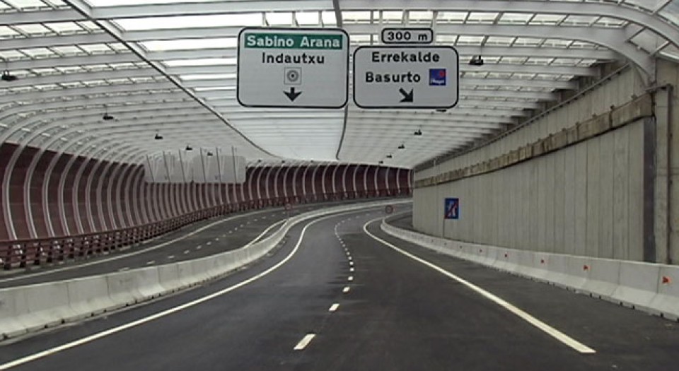 Imagen de los nuevos accesos a Bilbao por San Mamés. EITB