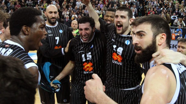 El Bilbao Basket celebra el pase para la final de la Eurocup. Foto: EFE