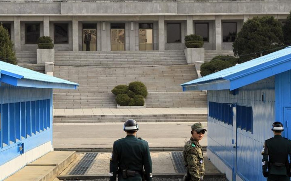 Soldado norcoreano vigila instalaciones militares. Foto: EFE