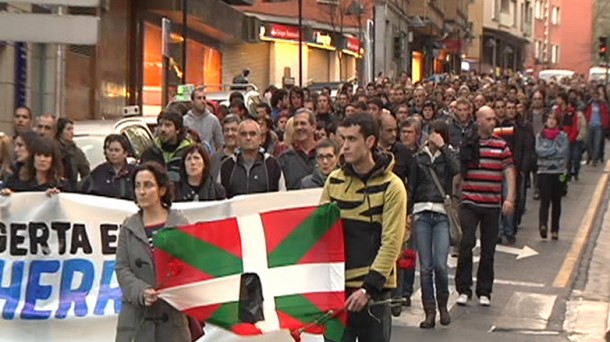 Manifestación en Basauri tras la muerte de Xabier López Peña.