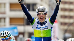 Daryl Impey gana la segunda etapa. Foto: EFE.