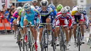 El sprint de la segunda etapa. Foto: EFE.