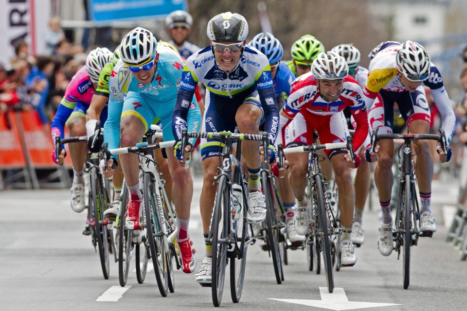 El sprint de la segunda etapa. Foto: EFE.