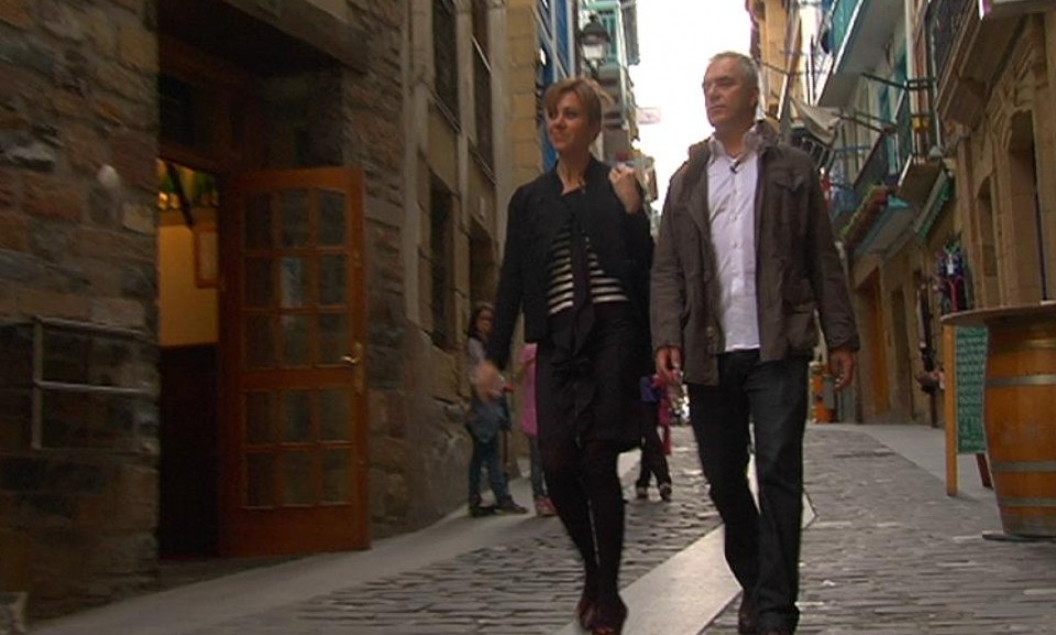 Xabier Euzkitze eta Yolanda Alzola Getariatik paseatzen