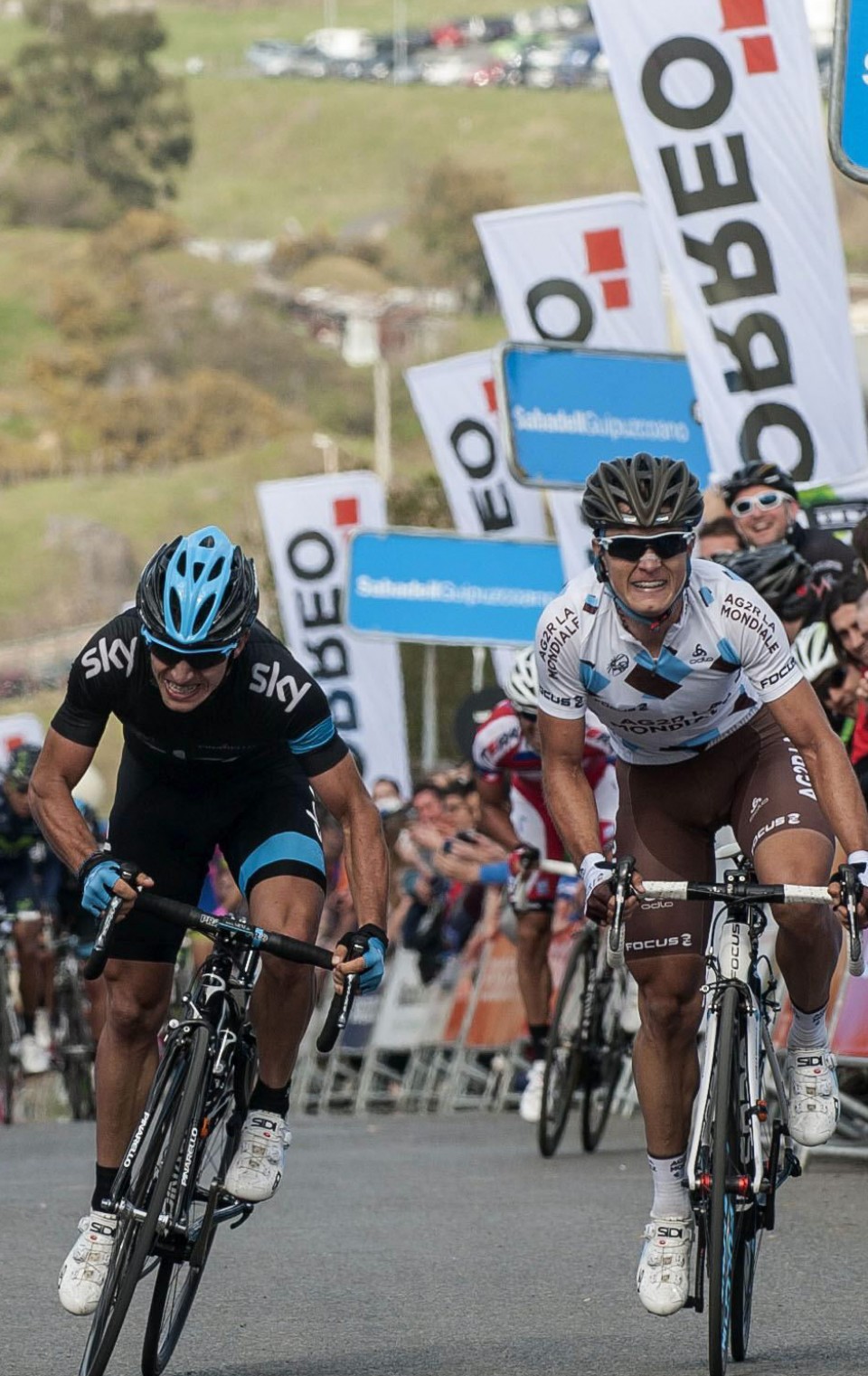 Henao y Betancur en la tercera etapa. Foto: EFE.