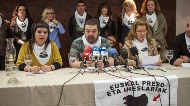 Rueda de prensa de Etxerat en Bilbao con los familiares de López Peña. Foto: EFE