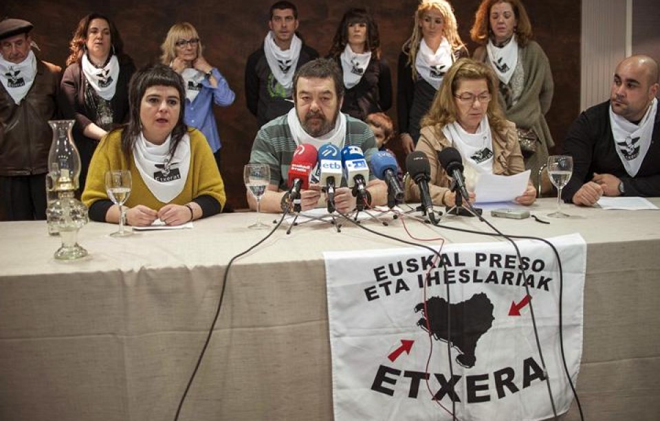 Rueda de prensa de Etxerat en Bilbao con los familiares de López Peña. Foto: EFE