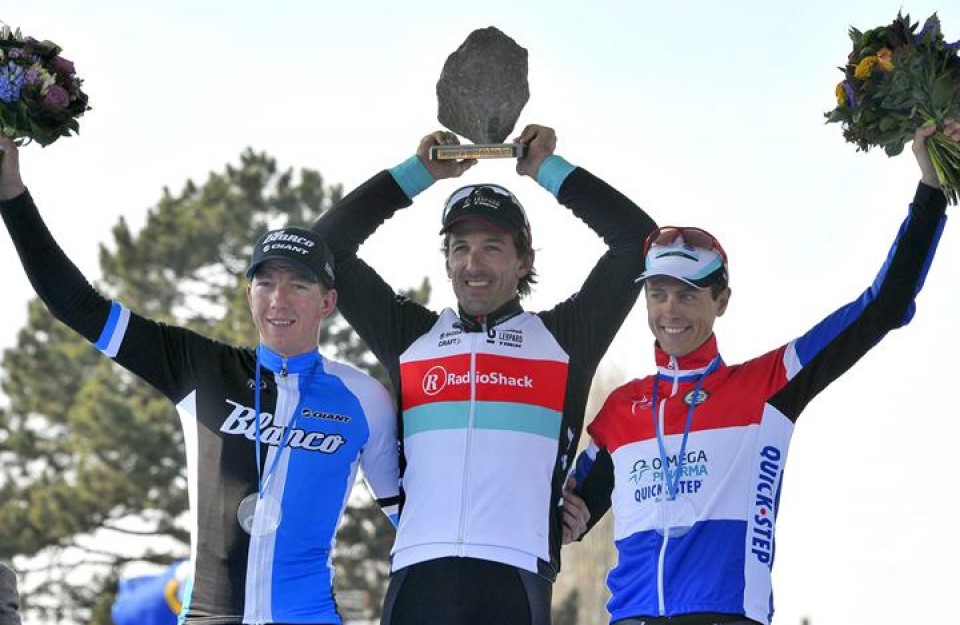Paris-Roubaix: Cancellara (irabazlea), Vanmarcke (bigarren) eta Terpstra (hirugarren), podiumean. Aragazkia: EFE