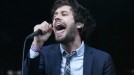 Michael Angelakos, de Passion Pitt, en el festival Lollapalooza, en Santiago de Chile. Foto: EFE title=