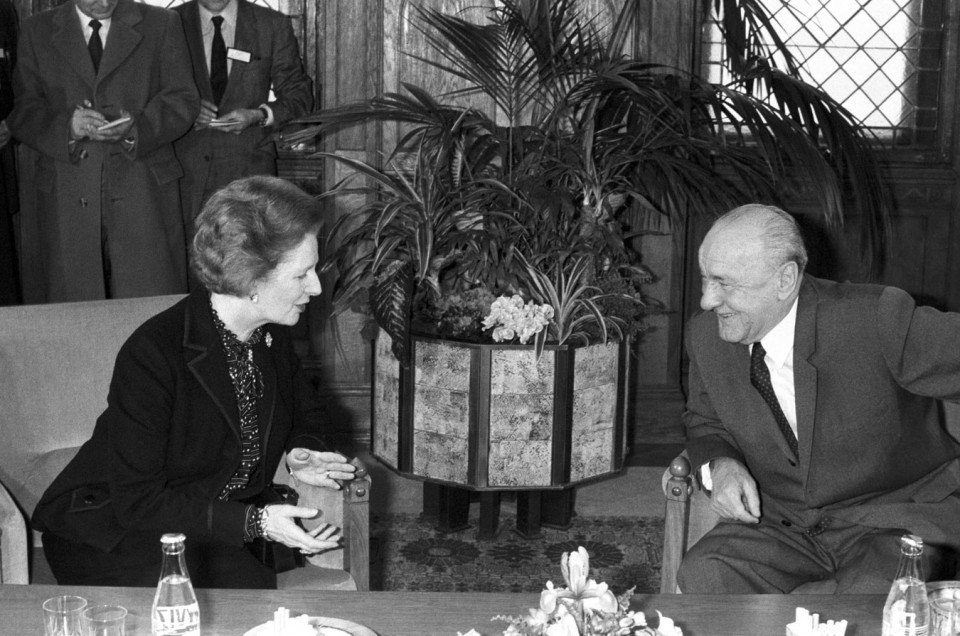 Thatcher Janos Kadar Hungariako Alderdi Komunistako idazkari nagusiarekin. EFE