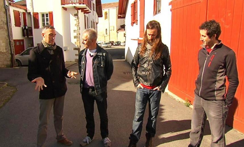 Kalakan taldearekin Senperen