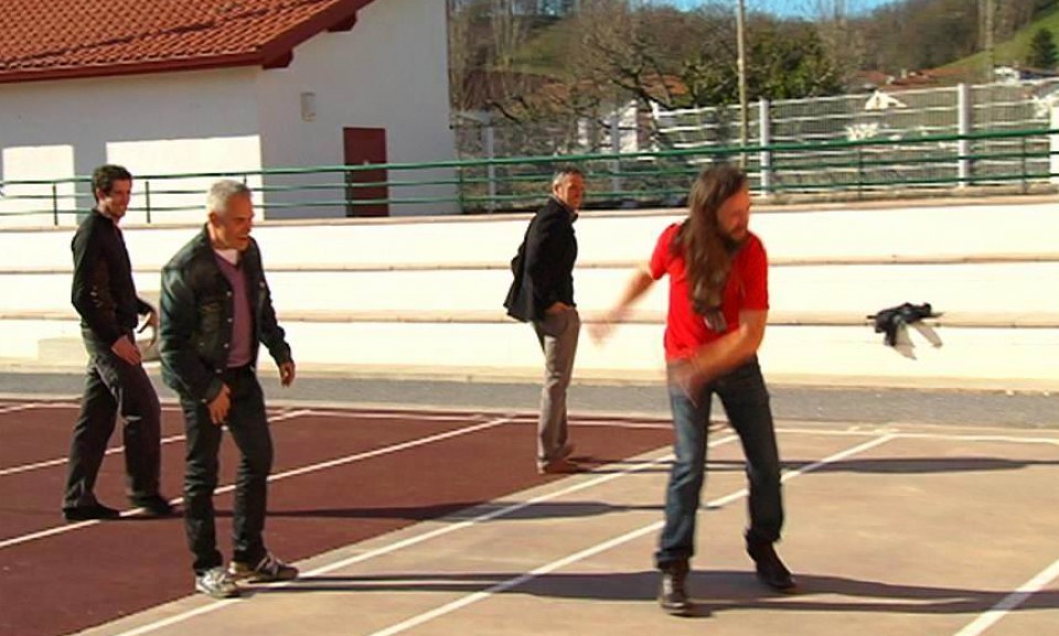 Kalakan taldearekin Senpereko frontoian