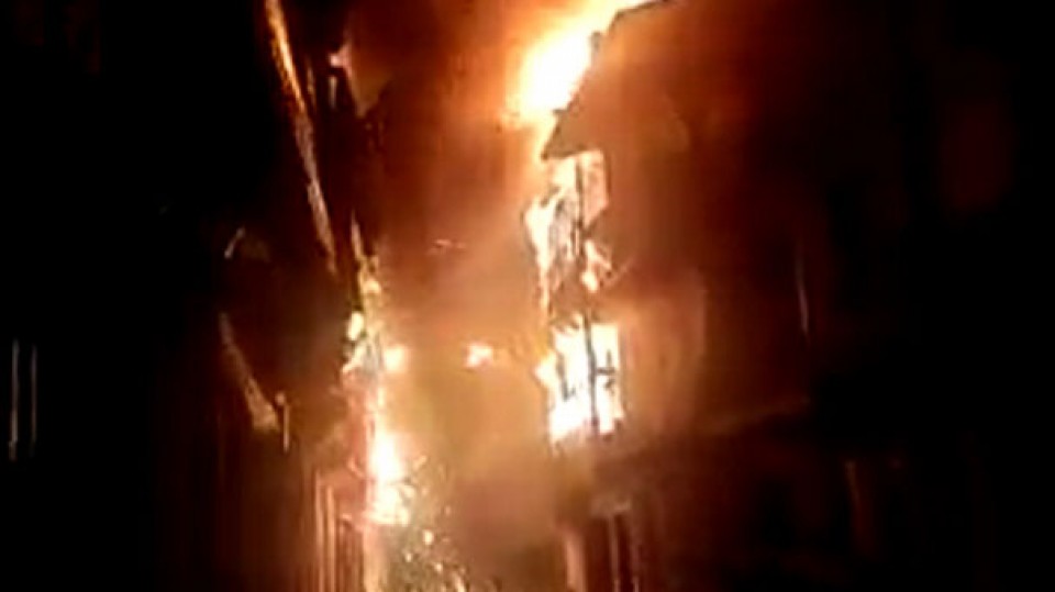 Las imágenes de los videoaficionados muestran la magnitud del fuego