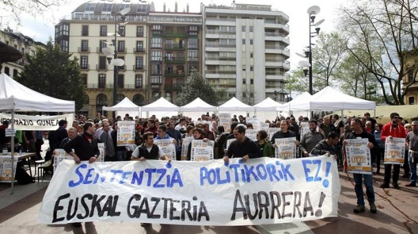 Izko y Barrena (Sortu), han participado en una concentración en Donostia contra la sentencia.