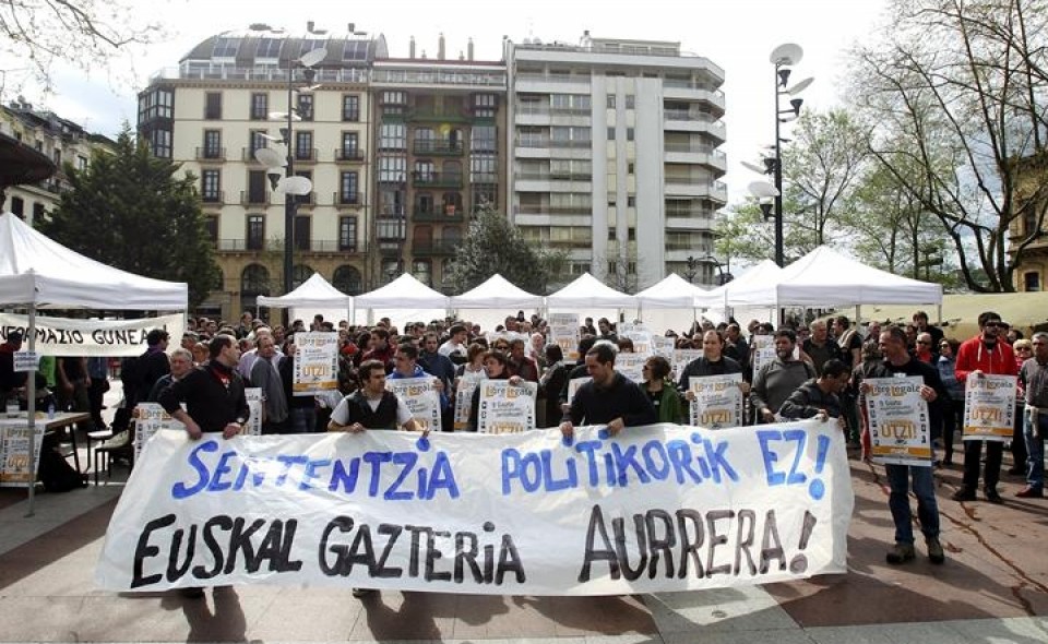 Izko y Barrena (Sortu), han participado en una concentración en Donostia contra la sentencia.