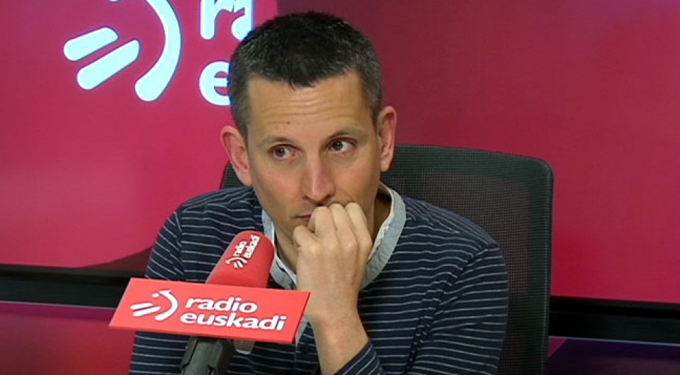 Dani Maeztu EH Bilduko legebiltzarkidea, Radio Euskadin. Argazkia: eitbcom