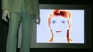 David Bowieren omenezko erakusketa ireki dute Londresen