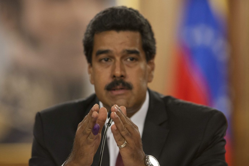 Maduro reduce el número de funcionarios de EE.UU. en Caracas