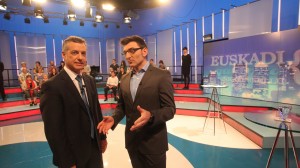 Iñigo Urkullu lehendakaria, Xabier Usabiaga aurkezlearekin. (Argazkia: EiTB)