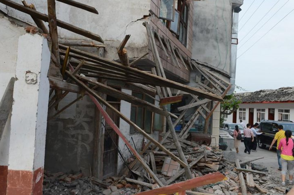 Suntsitutako eraikin bat. EFE