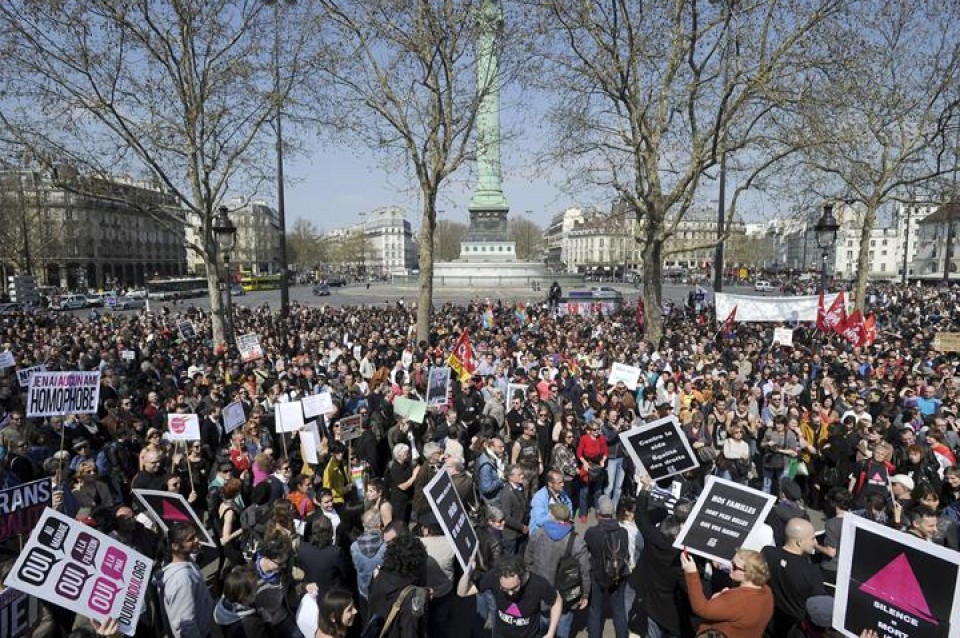 Ezkontza homosexualen kontrako manifestazioa izan da Parisen. Argazkia: EITB
