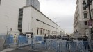 La Policía ha desplegado un amplio dispositivo de seguridad en las inmediaciones del Congreso. (EFE) title=